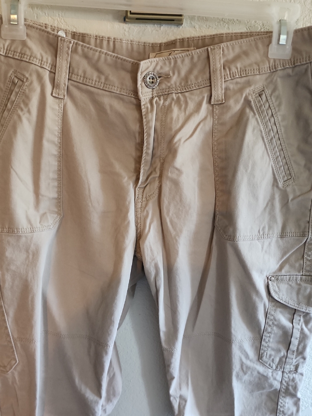 Levi's Light Tan Cargo Pants. Size 8.